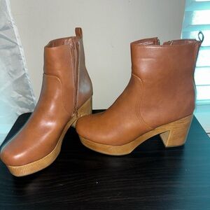Universal Thread Clog boot-cognac